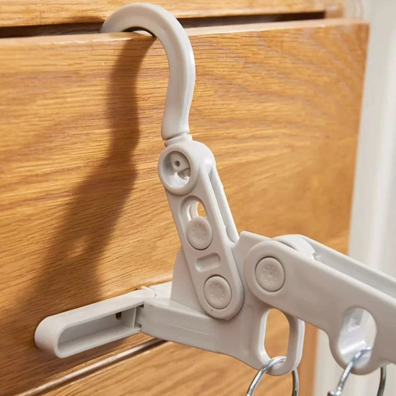 PORTABLE FOLDABLE CLOTHES HANGER